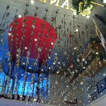 Landzeit dekoráció evőeszközökkel a plafonon tükörrel megbolondítva